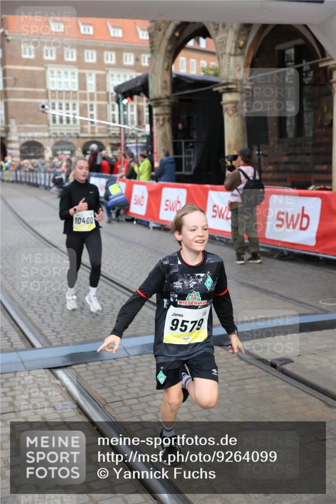 05.10.2025 - 20. swb-Marathon Bremen Yannick Fuchs http://msf.ph/oto/9264099 05.10.2025 10:50:21 Ziel 9579, 9645, 9689, 10022, 10246, 10356, 10400, 10443, 11104 meine-sportfotos.de
