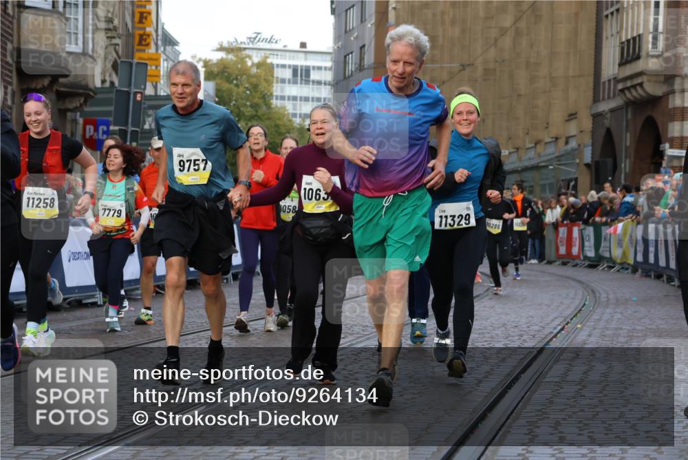 05.10.2025 - 20. swb-Marathon Bremen Strokosch-Dieckow http://msf.ph/oto/9264134 05.10.2025 11:07:18 Ziel 7779, 9180, 9217, 9334, 9628, 9757, 10286, 10330, 10332, 10582, 10632, 10824, 10836, 10902, 11122, 11258, 11329, 11477 meine-sportfotos.de