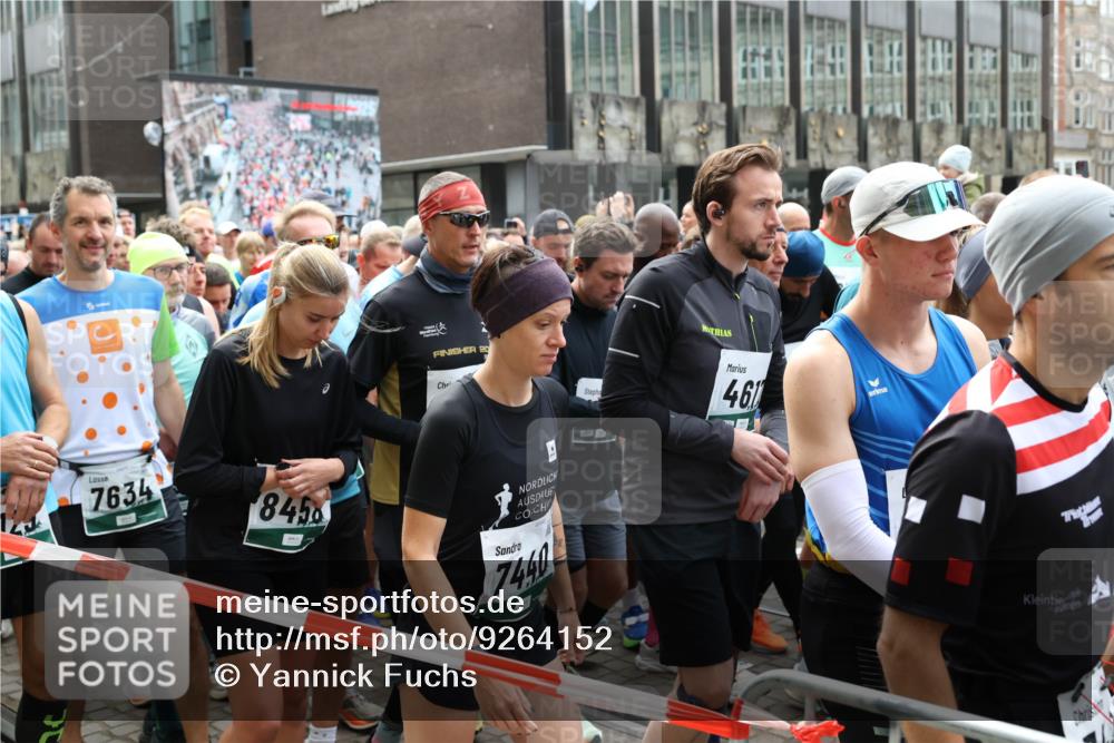 05.10.2025 - 20. swb-Marathon Bremen Yannick Fuchs http://msf.ph/oto/9264152 05.10.2025 11:30:48 Ziel 9629 meine-sportfotos.de