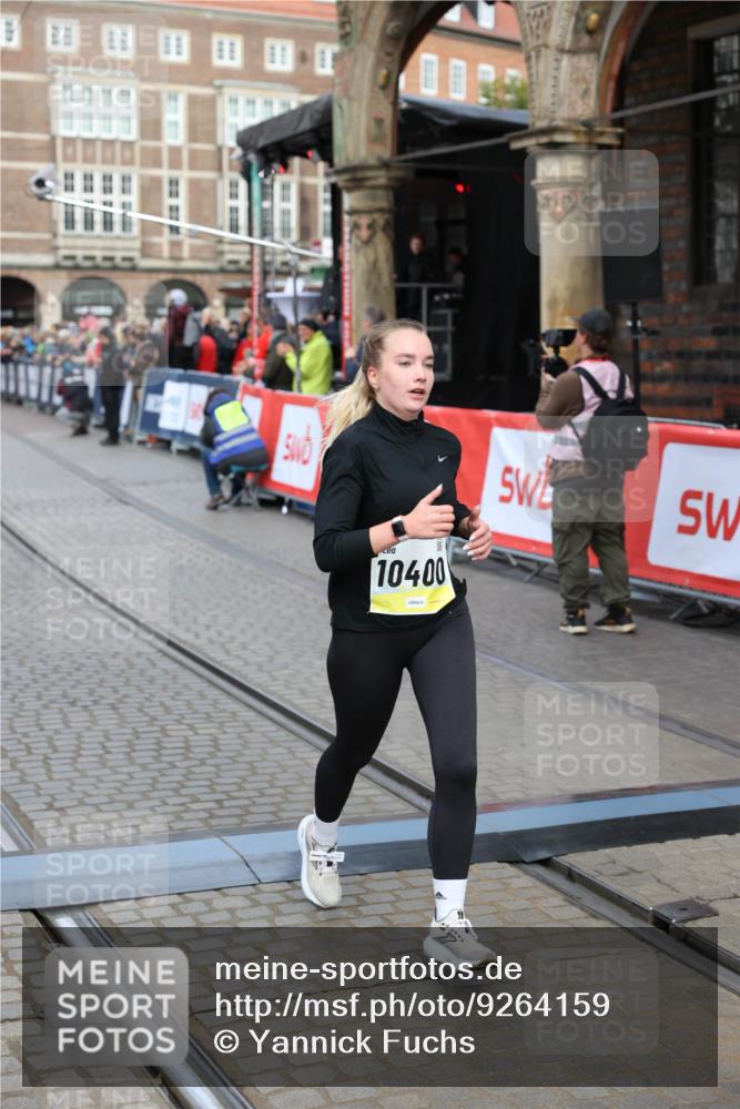 05.10.2025 - 20. swb-Marathon Bremen Yannick Fuchs http://msf.ph/oto/9264159 05.10.2025 10:50:22 Ziel 9579, 9645, 9689, 10022, 10356, 10400, 10443, 11104 meine-sportfotos.de