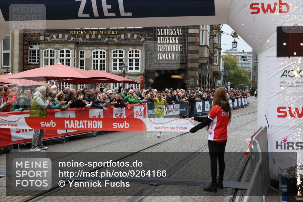 05.10.2025 - 20. swb-Marathon Bremen Yannick Fuchs http://msf.ph/oto/9264166 05.10.2025 12:04:41 Ziel 11703 meine-sportfotos.de