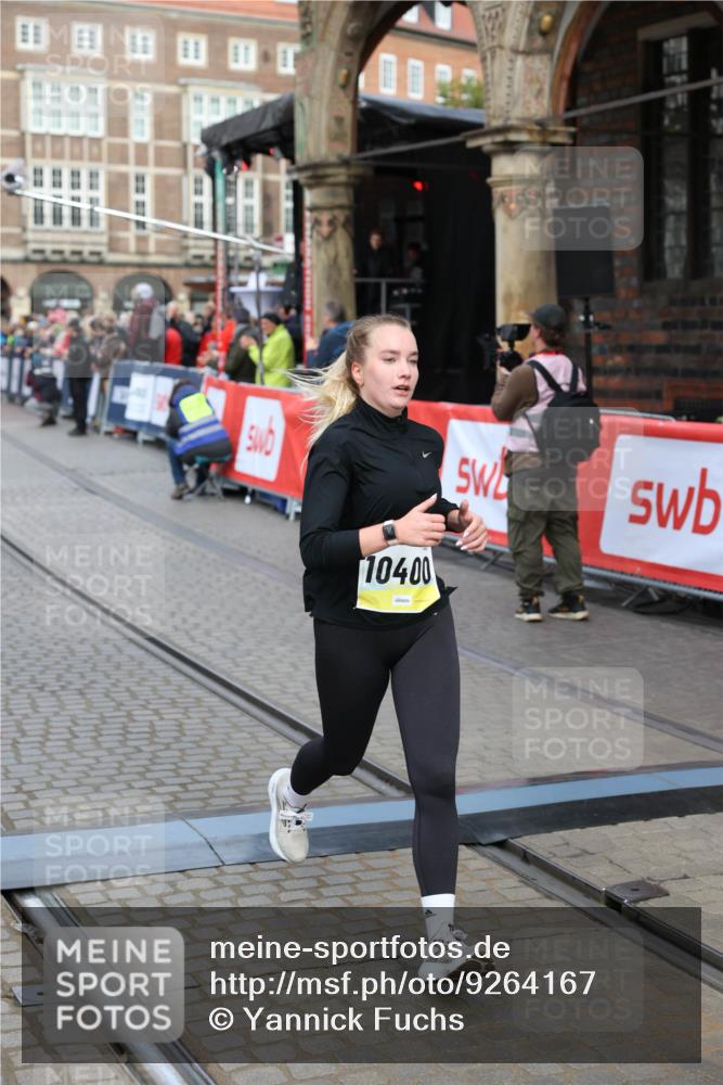 05.10.2025 - 20. swb-Marathon Bremen Yannick Fuchs http://msf.ph/oto/9264167 05.10.2025 10:50:22 Ziel 9579, 9645, 9689, 10022, 10356, 10400, 10443, 11104 meine-sportfotos.de