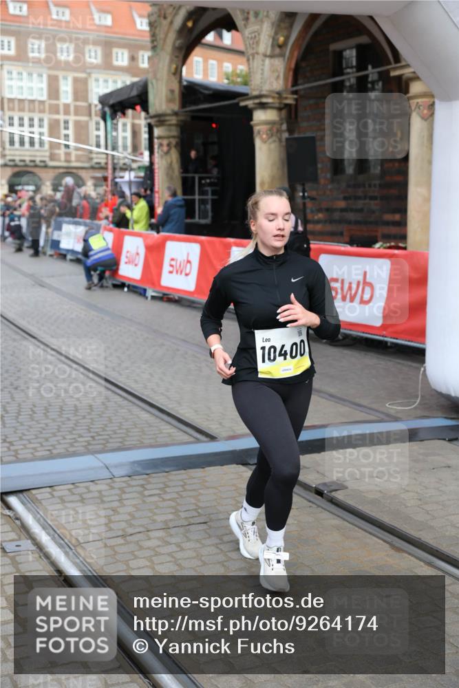 05.10.2025 - 20. swb-Marathon Bremen Yannick Fuchs http://msf.ph/oto/9264174 05.10.2025 10:50:22 Ziel 9579, 9645, 9689, 10022, 10356, 10400, 10443, 11104 meine-sportfotos.de