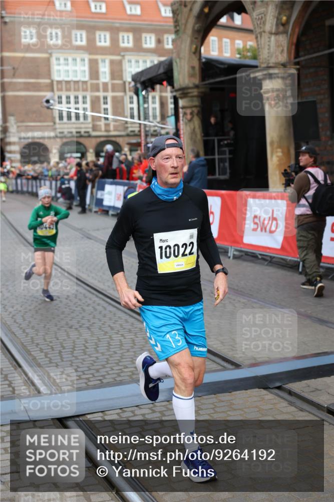 05.10.2025 - 20. swb-Marathon Bremen Yannick Fuchs http://msf.ph/oto/9264192 05.10.2025 10:50:23 Ziel 9579, 9645, 9689, 10022, 10356, 10400, 10443, 11104 meine-sportfotos.de