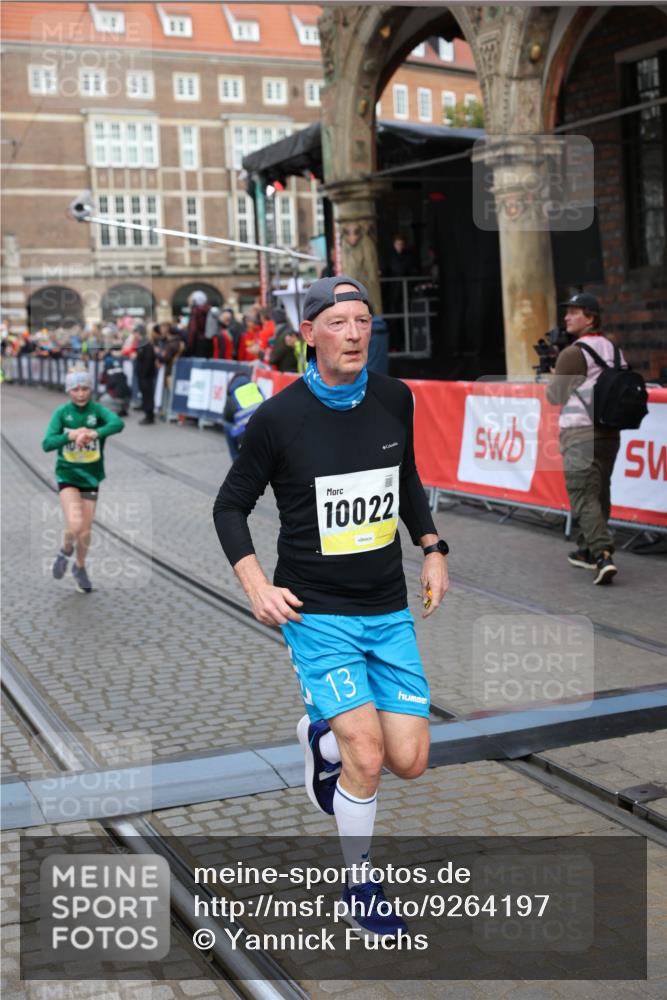 05.10.2025 - 20. swb-Marathon Bremen Yannick Fuchs http://msf.ph/oto/9264197 05.10.2025 10:50:23 Ziel 9579, 9645, 9689, 10022, 10356, 10400, 10443, 11104 meine-sportfotos.de
