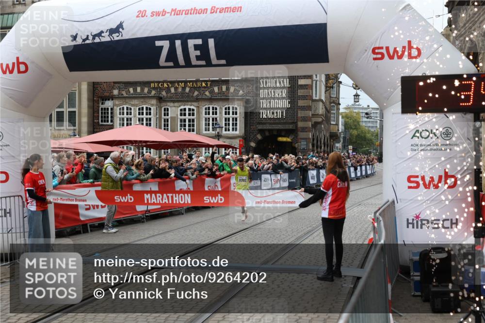 05.10.2025 - 20. swb-Marathon Bremen Yannick Fuchs http://msf.ph/oto/9264202 05.10.2025 12:04:41 Ziel 11703 meine-sportfotos.de