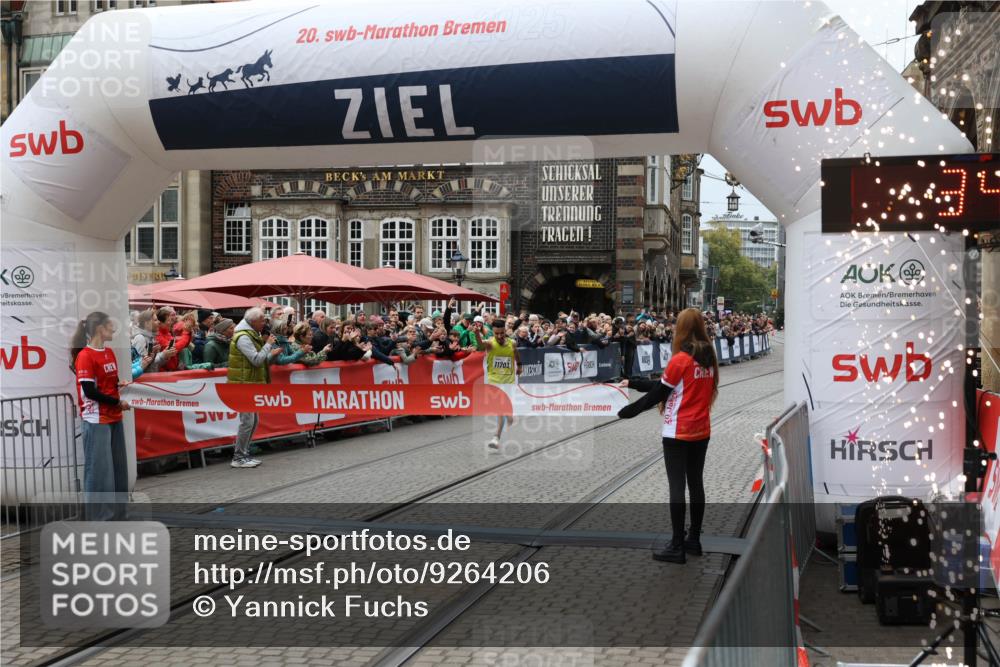 05.10.2025 - 20. swb-Marathon Bremen Yannick Fuchs http://msf.ph/oto/9264206 05.10.2025 12:04:42 Ziel 11703 meine-sportfotos.de