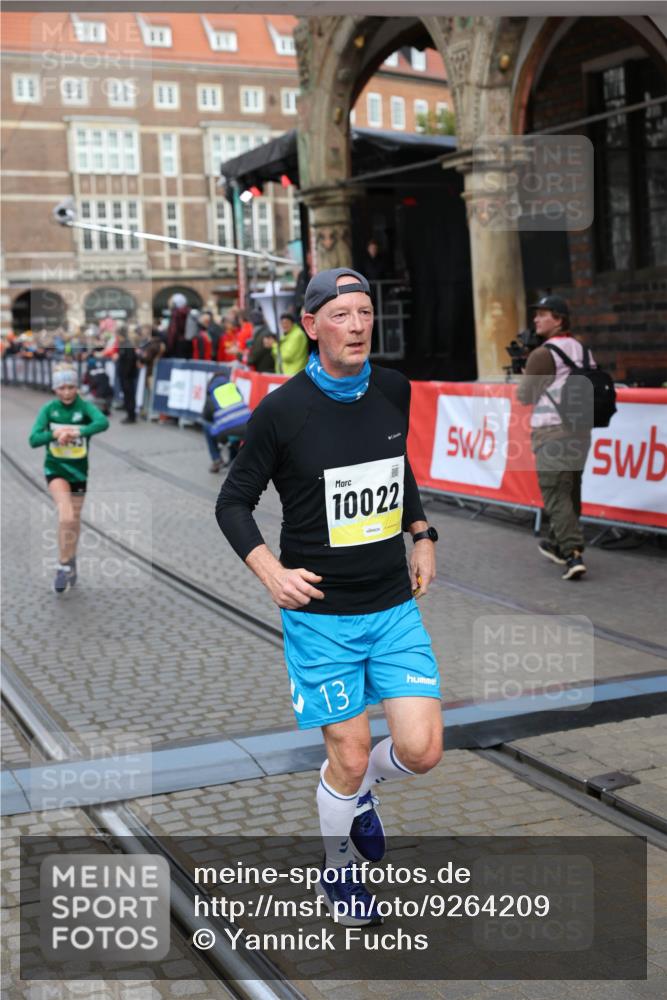 05.10.2025 - 20. swb-Marathon Bremen Yannick Fuchs http://msf.ph/oto/9264209 05.10.2025 10:50:23 Ziel 9579, 9645, 9689, 10022, 10356, 10400, 10443, 11104 meine-sportfotos.de