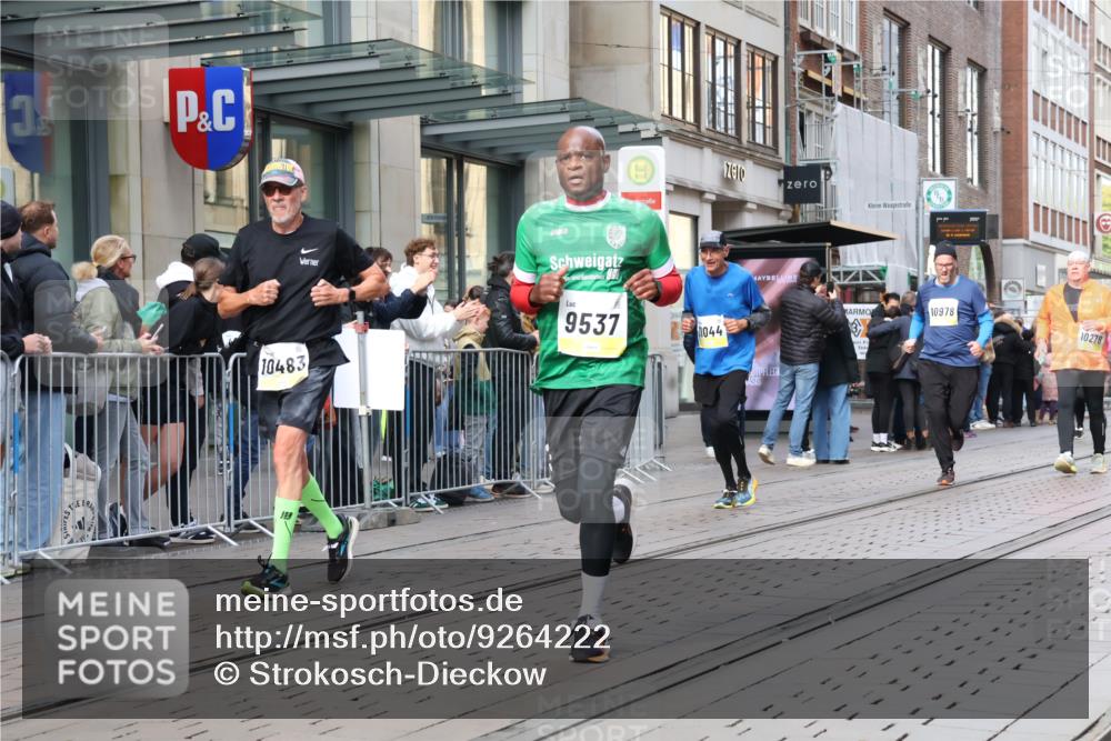 05.10.2025 - 20. swb-Marathon Bremen Strokosch-Dieckow http://msf.ph/oto/9264222 05.10.2025 11:04:04 Ziel 8111, 9394, 9448, 9537, 9610, 9684, 10098, 10278, 10439, 10483, 10531, 10674, 10678, 10869, 10956, 11001, 11044, 11077, 11196, 11200, 11542, 11685, 11704, 8111, 9394, 9448, 9537, 9610, 9684, 10098, 10278, 10439, 10483, 10531, 10674, 10678, 10869, 10956, 11001, 11044, 11077, 11196, 11200, 11542, 11685 meine-sportfotos.de