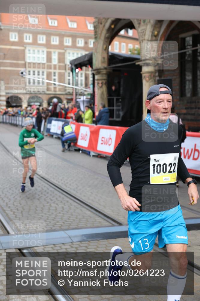 05.10.2025 - 20. swb-Marathon Bremen Yannick Fuchs http://msf.ph/oto/9264223 05.10.2025 10:50:24 Ziel 9579, 9645, 9689, 10022, 10356, 10400, 10443 meine-sportfotos.de
