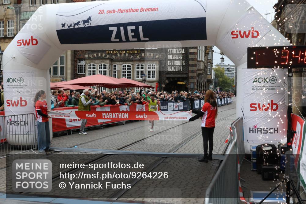 05.10.2025 - 20. swb-Marathon Bremen Yannick Fuchs http://msf.ph/oto/9264226 05.10.2025 12:04:42 Ziel 11703 meine-sportfotos.de