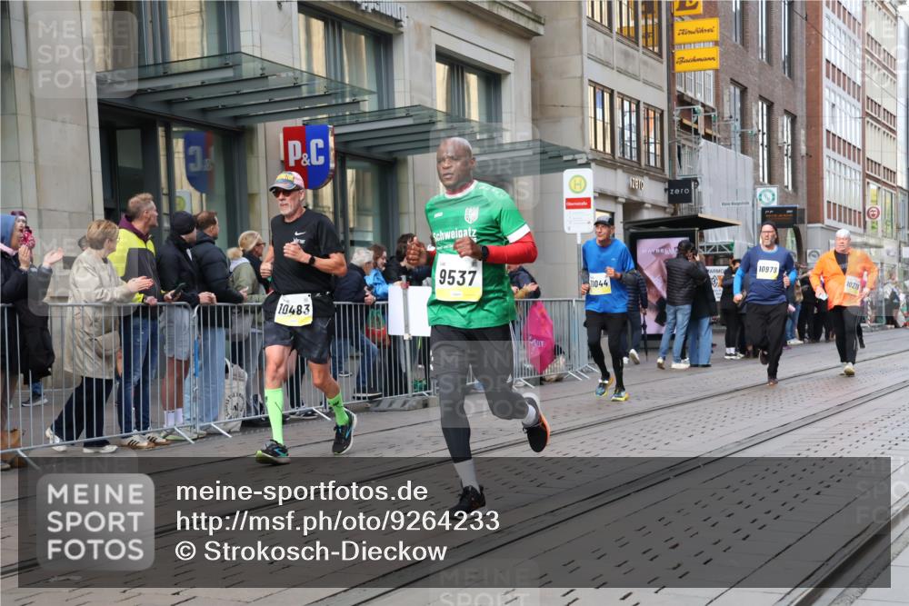 05.10.2025 - 20. swb-Marathon Bremen Strokosch-Dieckow http://msf.ph/oto/9264233 05.10.2025 11:04:04 Ziel 8111, 9394, 9448, 9537, 9610, 9684, 10098, 10278, 10439, 10483, 10531, 10674, 10678, 10869, 10956, 11001, 11044, 11077, 11196, 11200, 11542, 11685, 11704, 8111, 9394, 9448, 9537, 9610, 9684, 10098, 10278, 10439, 10483, 10531, 10674, 10678, 10869, 10956, 11001, 11044, 11077, 11196, 11200, 11542, 11685 meine-sportfotos.de