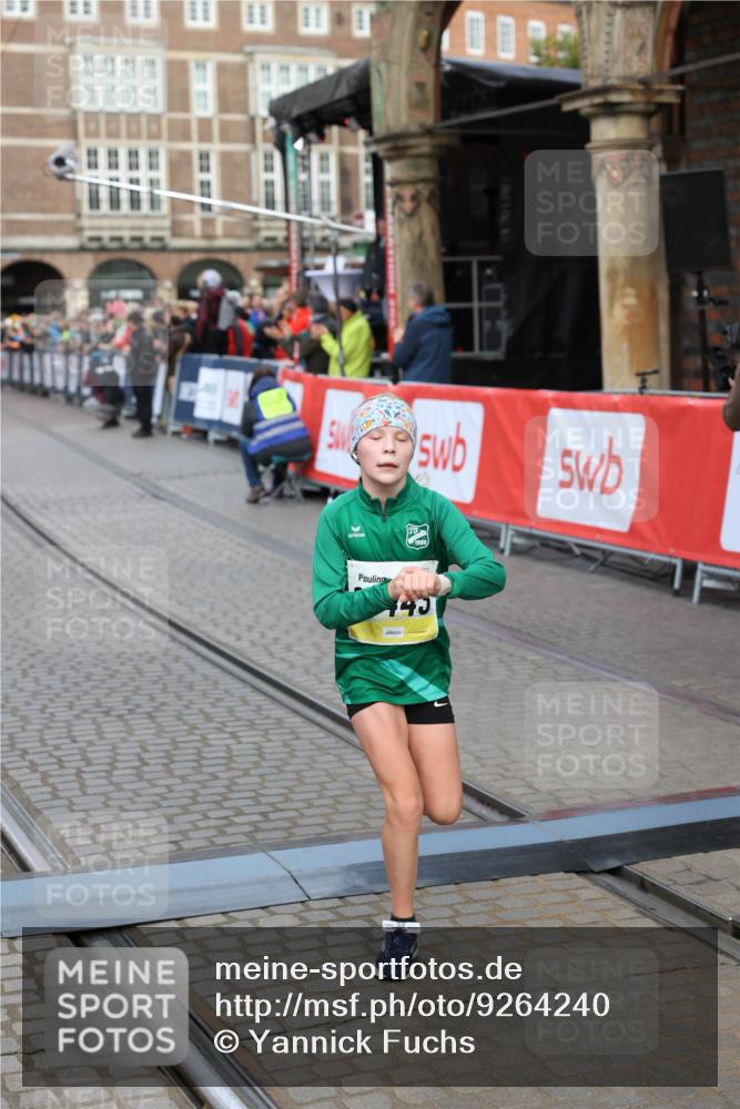 05.10.2025 - 20. swb-Marathon Bremen Yannick Fuchs http://msf.ph/oto/9264240 05.10.2025 10:50:25 Ziel 9579, 9689, 10022, 10356, 10400, 10443, 10923 meine-sportfotos.de