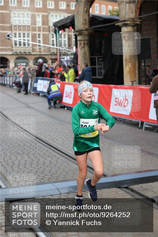 05.10.2025 - 20. swb-Marathon Bremen Yannick Fuchs http://msf.ph/oto/9264252 05.10.2025 10:50:25 Ziel 9579, 9689, 10022, 10356, 10400, 10443, 10923 meine-sportfotos.de