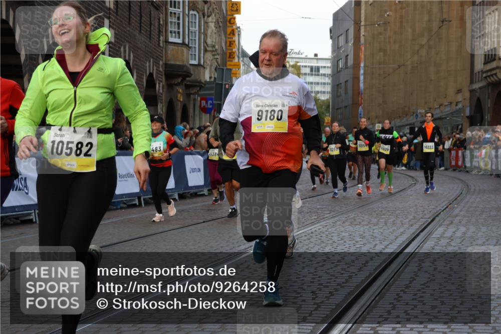 05.10.2025 - 20. swb-Marathon Bremen Strokosch-Dieckow http://msf.ph/oto/9264258 05.10.2025 11:07:23 Ziel 7779, 9180, 9334, 9483, 9628, 9780, 10037, 10160, 10223, 10286, 10330, 10332, 10582, 10737, 10824, 10836, 10854, 11122, 11159, 11258, 11262, 11329, 11384, 11529 meine-sportfotos.de