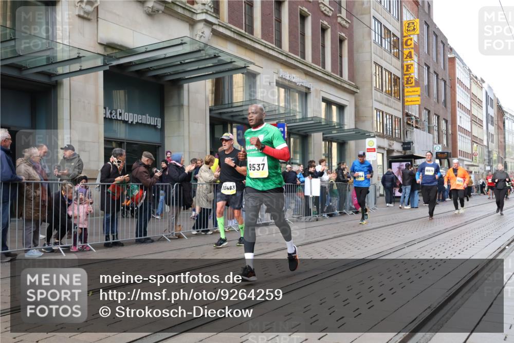 05.10.2025 - 20. swb-Marathon Bremen Strokosch-Dieckow http://msf.ph/oto/9264259 05.10.2025 11:04:05 Ziel 8111, 9394, 9448, 9537, 9610, 9684, 9915, 10098, 10278, 10439, 10483, 10485, 10531, 10674, 10678, 10869, 10956, 11044, 11196, 11200, 11542, 11685, 11704, 8111, 9394, 9448, 9537, 9610, 9684, 9915, 10098, 10278, 10439, 10483, 10485, 10531, 10674, 10678, 10869, 10956, 11044, 11196, 11200, 11542, 11685 meine-sportfotos.de