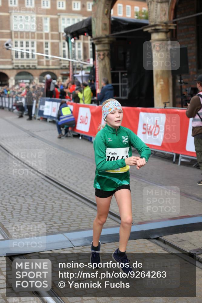05.10.2025 - 20. swb-Marathon Bremen Yannick Fuchs http://msf.ph/oto/9264263 05.10.2025 10:50:25 Ziel 9579, 9689, 10022, 10356, 10400, 10443, 10923 meine-sportfotos.de