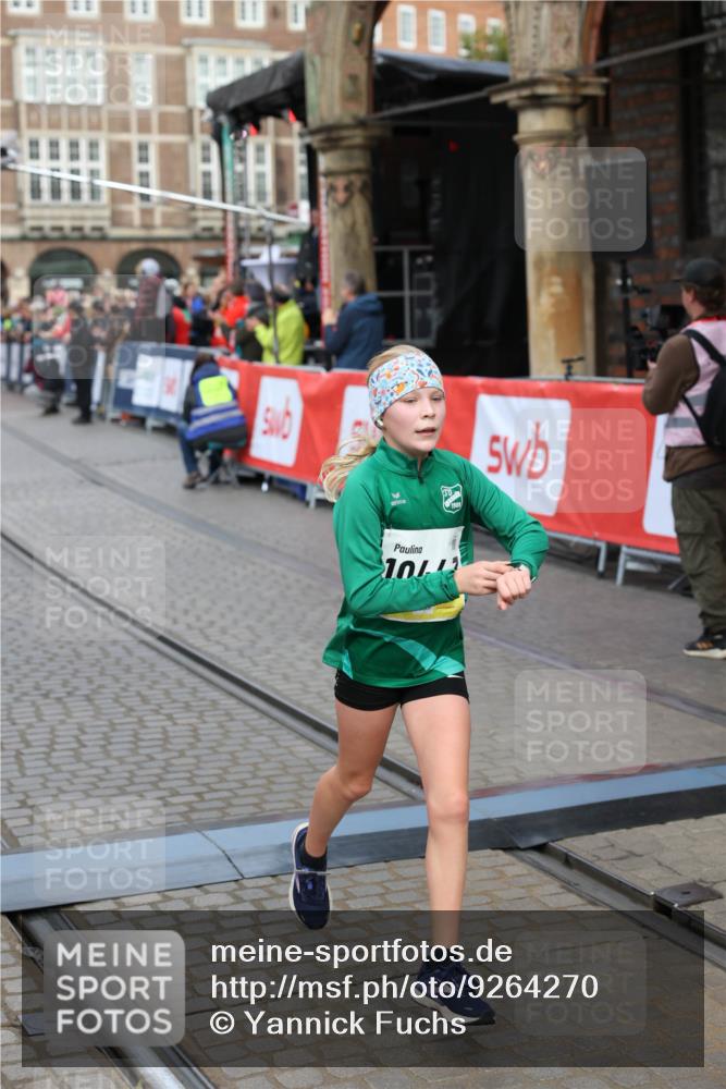 05.10.2025 - 20. swb-Marathon Bremen Yannick Fuchs http://msf.ph/oto/9264270 05.10.2025 10:50:25 Ziel 9579, 9689, 10022, 10356, 10400, 10443, 10923 meine-sportfotos.de