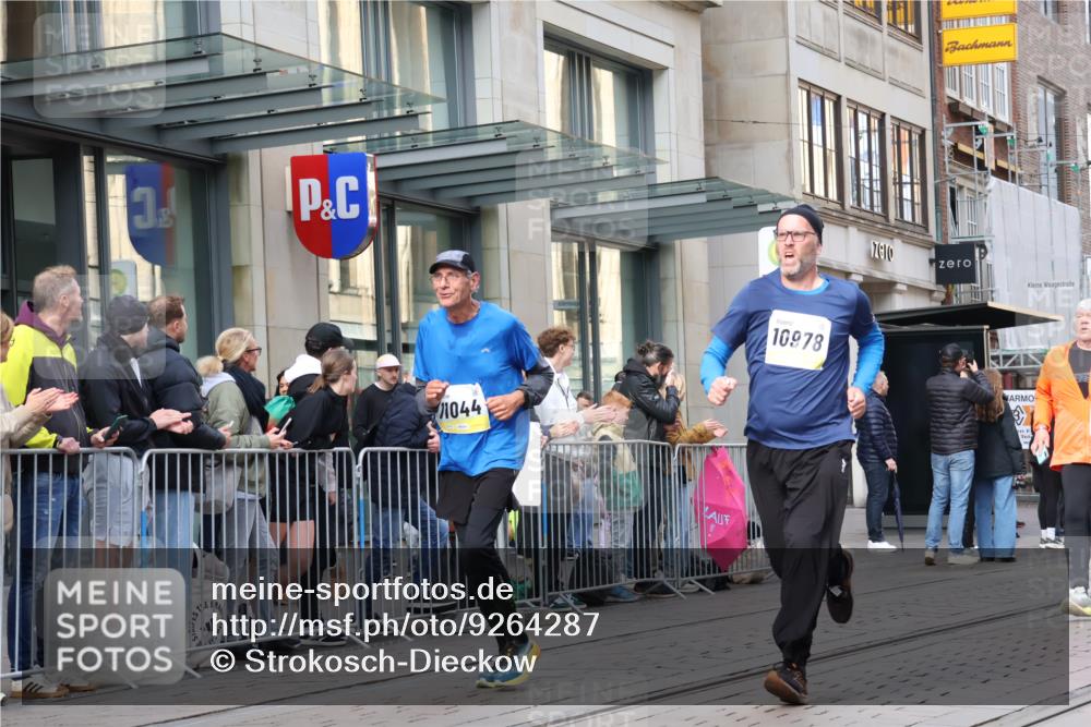 05.10.2025 - 20. swb-Marathon Bremen Strokosch-Dieckow http://msf.ph/oto/9264287 05.10.2025 11:04:06 Ziel 8111, 9394, 9448, 9537, 9610, 9684, 9915, 10278, 10439, 10483, 10485, 10531, 10674, 10678, 10869, 10956, 11044, 11196, 11200, 11542, 11704, 8111, 9394, 9448, 9537, 9610, 9684, 9915, 10278, 10439, 10483, 10485, 10531, 10674, 10678, 10869, 10956, 11044, 11196, 11200, 11542 meine-sportfotos.de