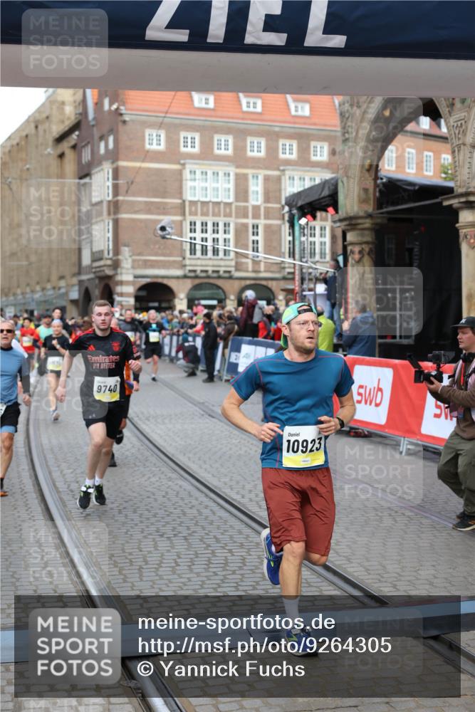 05.10.2025 - 20. swb-Marathon Bremen Yannick Fuchs http://msf.ph/oto/9264305 05.10.2025 10:50:28 Ziel 8866, 9740, 10022, 10400, 10443, 10537, 10923, 11022, 11460 meine-sportfotos.de