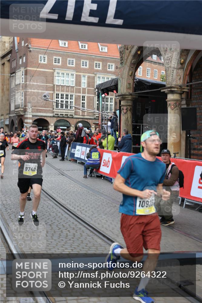 05.10.2025 - 20. swb-Marathon Bremen Yannick Fuchs http://msf.ph/oto/9264322 05.10.2025 10:50:29 Ziel 8866, 9740, 10022, 10443, 10537, 10923, 11022, 11254, 11298, 11460, 11531 meine-sportfotos.de