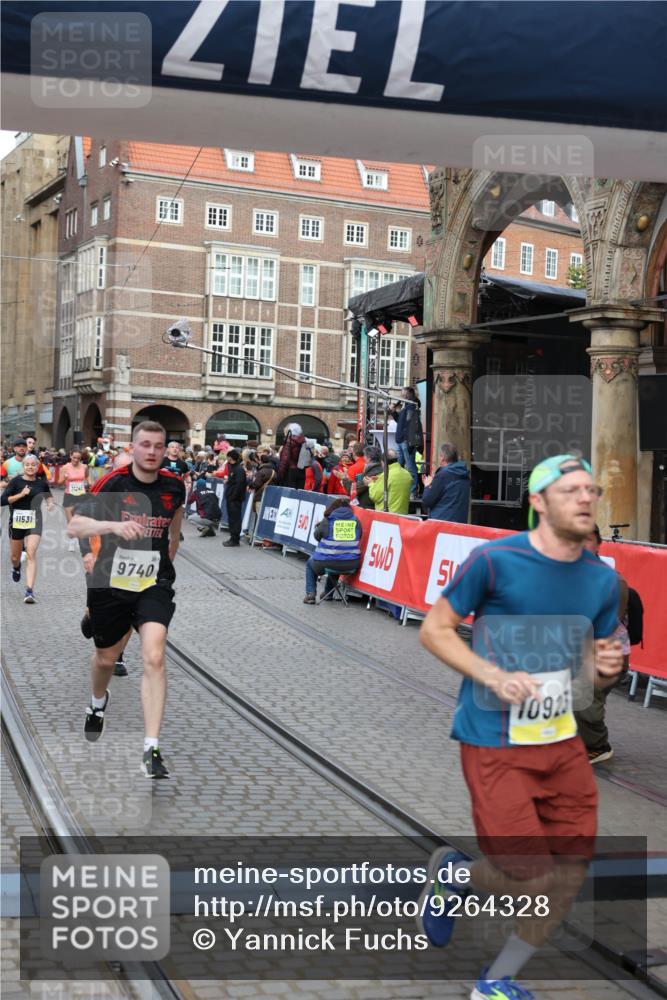 05.10.2025 - 20. swb-Marathon Bremen Yannick Fuchs http://msf.ph/oto/9264328 05.10.2025 10:50:29 Ziel 8866, 9740, 10022, 10443, 10537, 10923, 11022, 11254, 11298, 11460, 11531 meine-sportfotos.de