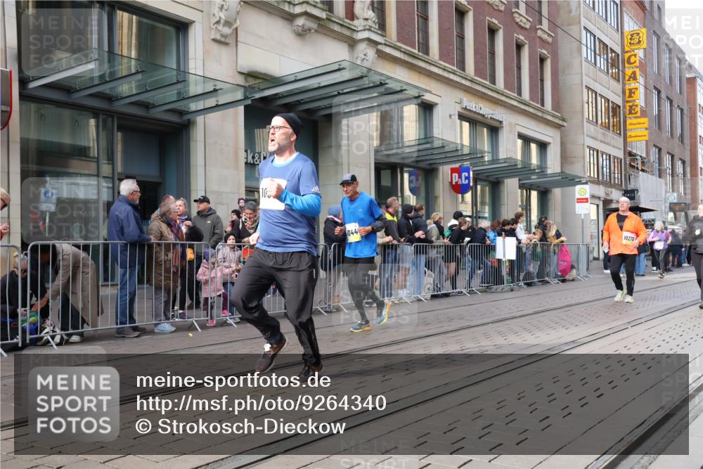 05.10.2025 - 20. swb-Marathon Bremen Strokosch-Dieckow http://msf.ph/oto/9264340 05.10.2025 11:04:07 Ziel 8111, 9394, 9448, 9537, 9610, 9684, 9750, 9915, 10278, 10439, 10483, 10485, 10531, 10532, 10674, 10678, 10869, 10956, 11044, 11196, 11200, 11542, 11704, 8111, 9394, 9448, 9537, 9610, 9684, 9750, 9915, 10278, 10439, 10483, 10485, 10531, 10532, 10674, 10678, 10869, 10956, 11044, 11196, 11200, 11542 meine-sportfotos.de