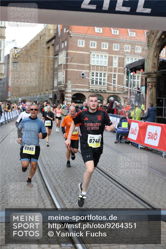 05.10.2025 - 20. swb-Marathon Bremen Yannick Fuchs http://msf.ph/oto/9264351 05.10.2025 10:50:29 Ziel 8866, 9740, 10022, 10443, 10537, 10923, 11022, 11254, 11298, 11460, 11531 meine-sportfotos.de