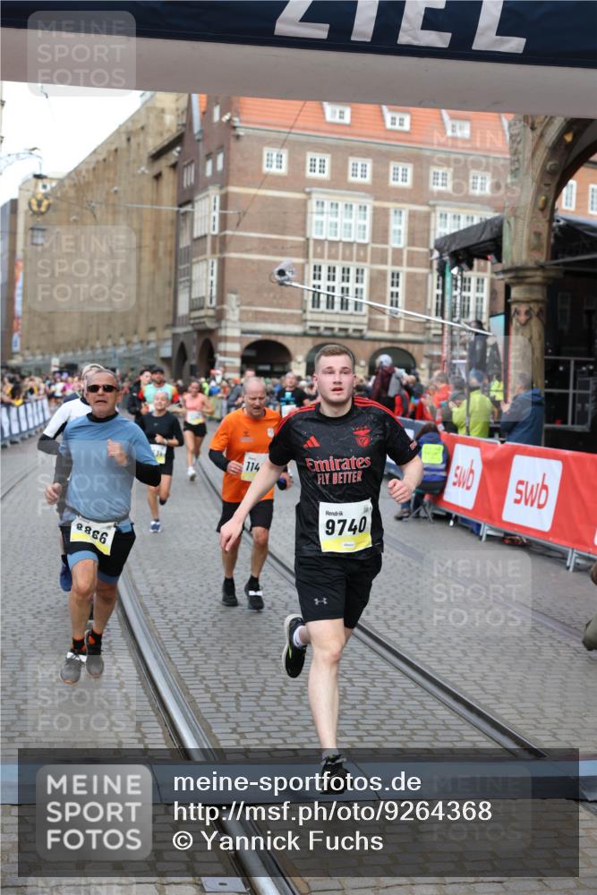 05.10.2025 - 20. swb-Marathon Bremen Yannick Fuchs http://msf.ph/oto/9264368 05.10.2025 10:50:29 Ziel 8866, 9740, 10022, 10443, 10537, 10923, 11022, 11254, 11298, 11460, 11531 meine-sportfotos.de