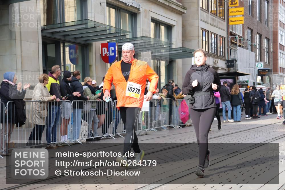 05.10.2025 - 20. swb-Marathon Bremen Strokosch-Dieckow http://msf.ph/oto/9264379 05.10.2025 11:04:09 Ziel 8111, 9394, 9448, 9537, 9610, 9623, 9684, 9750, 9771, 9915, 10278, 10439, 10483, 10485, 10531, 10532, 10674, 10678, 10869, 10956, 11044, 11196, 11200, 11542, 11704, 8111, 9394, 9448, 9537, 9610, 9623, 9684, 9750, 9771, 9915, 10278, 10439, 10483, 10485, 10531, 10532, 10674, 10678, 10869, 10956, 11044, 11196, 11200, 11542 meine-sportfotos.de