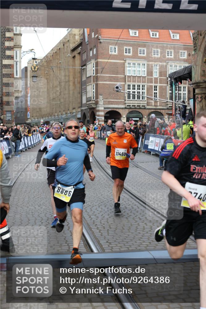 05.10.2025 - 20. swb-Marathon Bremen Yannick Fuchs http://msf.ph/oto/9264386 05.10.2025 10:50:30 Ziel 8866, 9740, 10443, 10537, 10923, 11022, 11254, 11298, 11460, 11531, 11740 meine-sportfotos.de