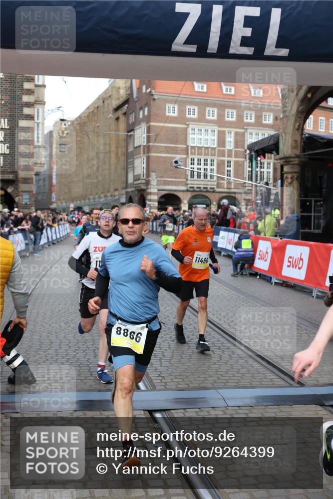 05.10.2025 - 20. swb-Marathon Bremen Yannick Fuchs http://msf.ph/oto/9264399 05.10.2025 10:50:30 Ziel 8866, 9740, 10443, 10537, 10923, 11022, 11254, 11298, 11460, 11531, 11740 meine-sportfotos.de