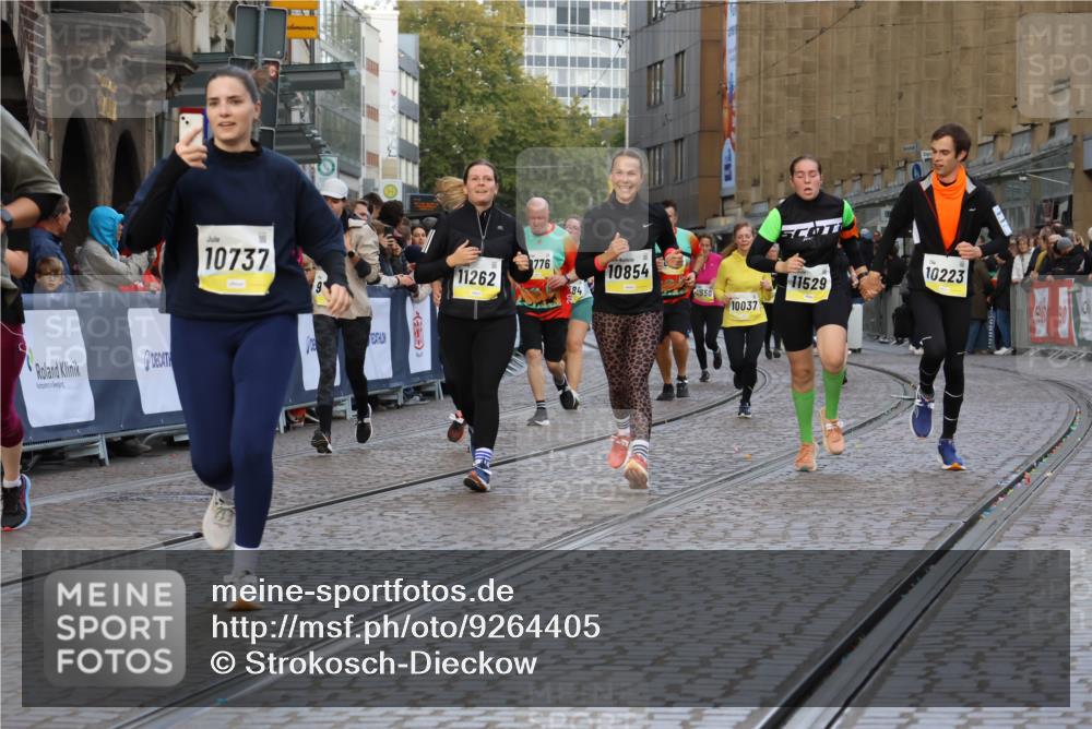 05.10.2025 - 20. swb-Marathon Bremen Strokosch-Dieckow http://msf.ph/oto/9264405 05.10.2025 11:07:25 Ziel 7779, 9483, 9780, 10037, 10160, 10223, 10286, 10330, 10332, 10582, 10737, 10776, 10854, 11122, 11159, 11262, 11384, 11529, 11584 meine-sportfotos.de