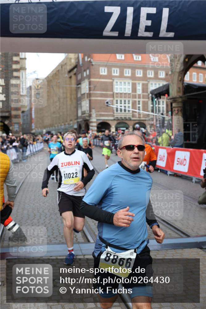 05.10.2025 - 20. swb-Marathon Bremen Yannick Fuchs http://msf.ph/oto/9264430 05.10.2025 10:50:30 Ziel 8866, 9740, 10443, 10537, 10923, 11022, 11254, 11298, 11460, 11531, 11740 meine-sportfotos.de