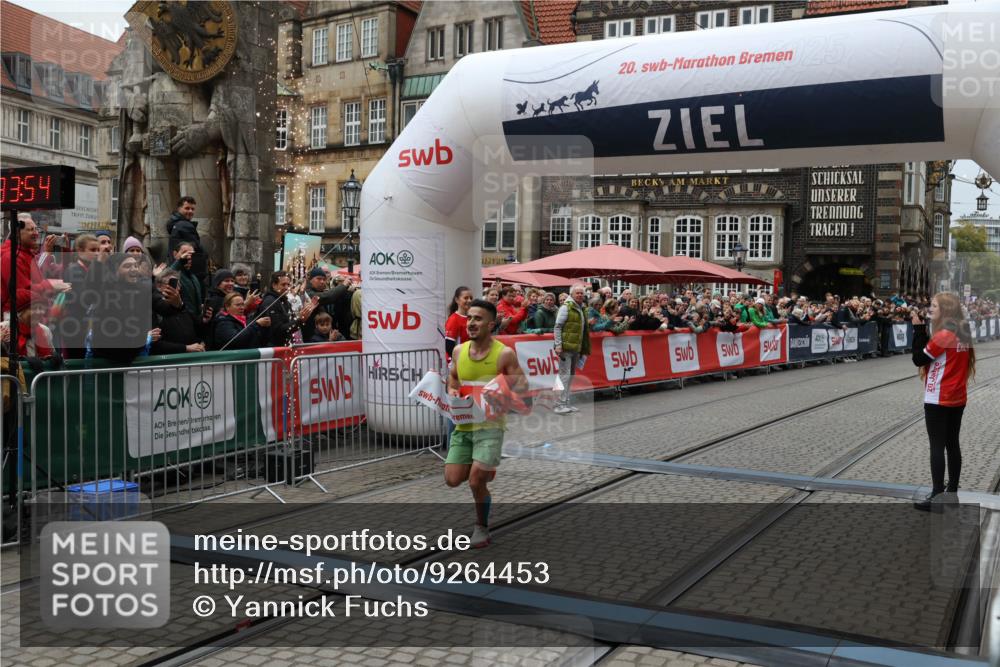 05.10.2025 - 20. swb-Marathon Bremen Yannick Fuchs http://msf.ph/oto/9264453 05.10.2025 12:04:44 Ziel 11703 meine-sportfotos.de