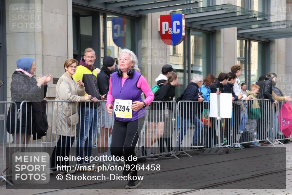 05.10.2025 - 20. swb-Marathon Bremen Strokosch-Dieckow http://msf.ph/oto/9264458 05.10.2025 11:04:12 Ziel 8111, 9394, 9532, 9537, 9610, 9623, 9684, 9750, 9765, 9771, 9915, 10278, 10422, 10439, 10451, 10483, 10485, 10531, 10532, 10674, 10678, 10869, 10956, 11044, 11196, 11200, 11427, 11542, 11546, 11704, 8111, 9394, 9532, 9537, 9610, 9623, 9684, 9750, 9765, 9771, 9915, 10278, 10422, 10439, 10451, 10483, 10485, 10531, 10532, 10674, 10678, 10869, 10956, 11044, 11196, 11200, 11427, 11542, 11546 meine-sportfotos.de