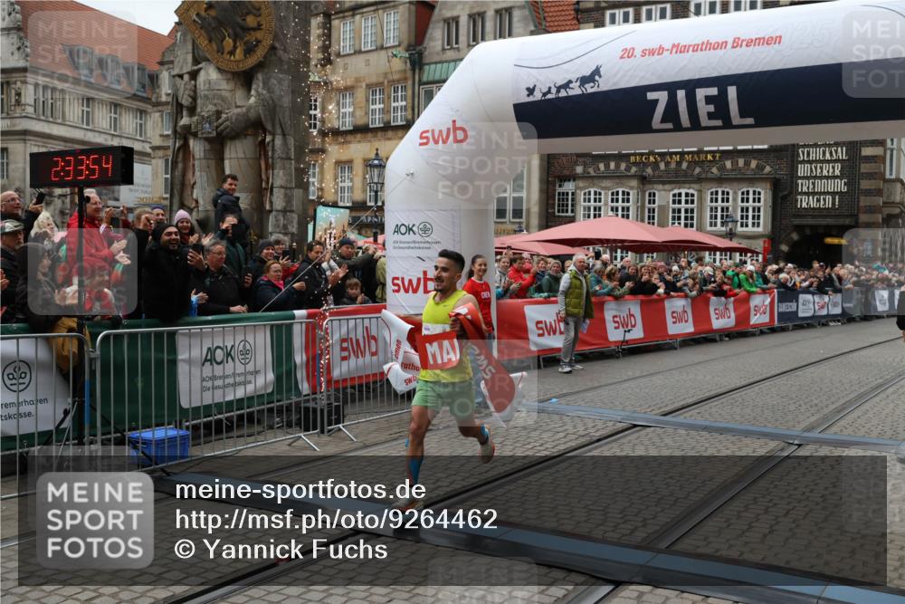 05.10.2025 - 20. swb-Marathon Bremen Yannick Fuchs http://msf.ph/oto/9264462 05.10.2025 12:04:44 Ziel 11703 meine-sportfotos.de