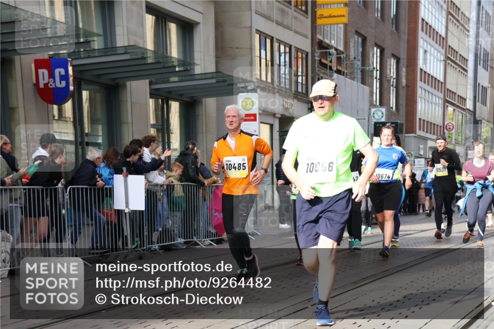 05.10.2025 - 20. swb-Marathon Bremen Strokosch-Dieckow http://msf.ph/oto/9264482 05.10.2025 11:04:13 Ziel 8111, 9394, 9532, 9610, 9623, 9684, 9750, 9765, 9771, 9812, 9915, 10278, 10422, 10439, 10451, 10483, 10485, 10531, 10532, 10674, 10678, 10869, 10956, 11044, 11196, 11200, 11427, 11542, 11546, 11704, 8111, 9394, 9532, 9610, 9623, 9684, 9750, 9765, 9771, 9812, 9915, 10278, 10422, 10439, 10451, 10483, 10485, 10531, 10532, 10674, 10678, 10869, 10956, 11044, 11196, 11200, 11427, 11542, 11546 meine-sportfotos.de