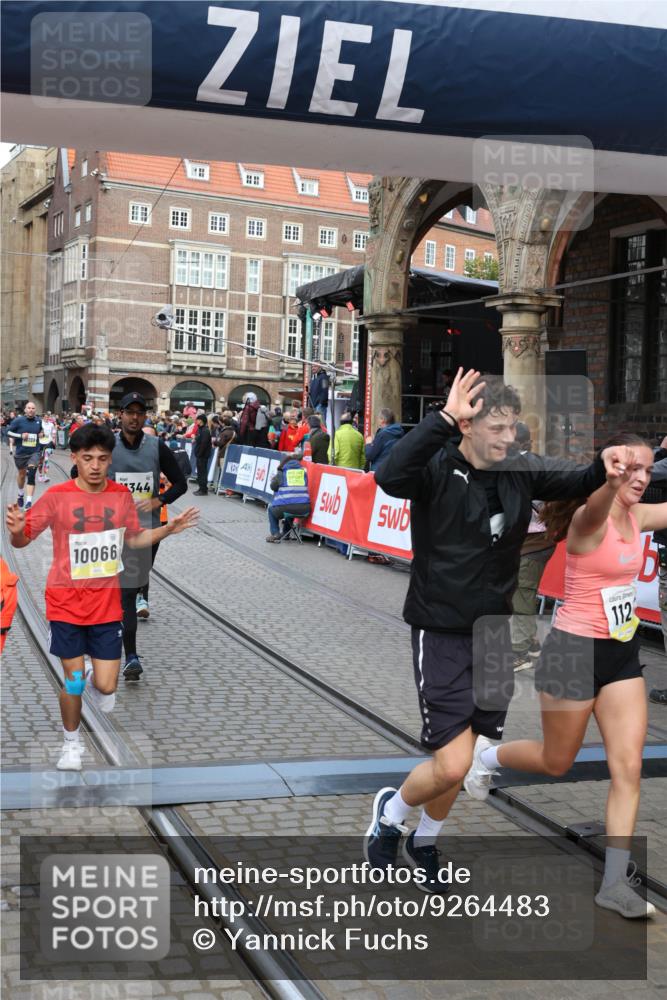 05.10.2025 - 20. swb-Marathon Bremen Yannick Fuchs http://msf.ph/oto/9264483 05.10.2025 10:50:35 Ziel 8866, 9337, 9740, 10066, 10199, 10537, 10638, 10923, 11022, 11239, 11241, 11254, 11298, 11344, 11460, 11531, 11660, 11740 meine-sportfotos.de