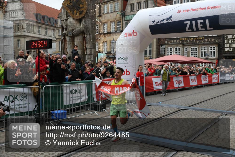 05.10.2025 - 20. swb-Marathon Bremen Yannick Fuchs http://msf.ph/oto/9264485 05.10.2025 12:04:44 Ziel 11703 meine-sportfotos.de