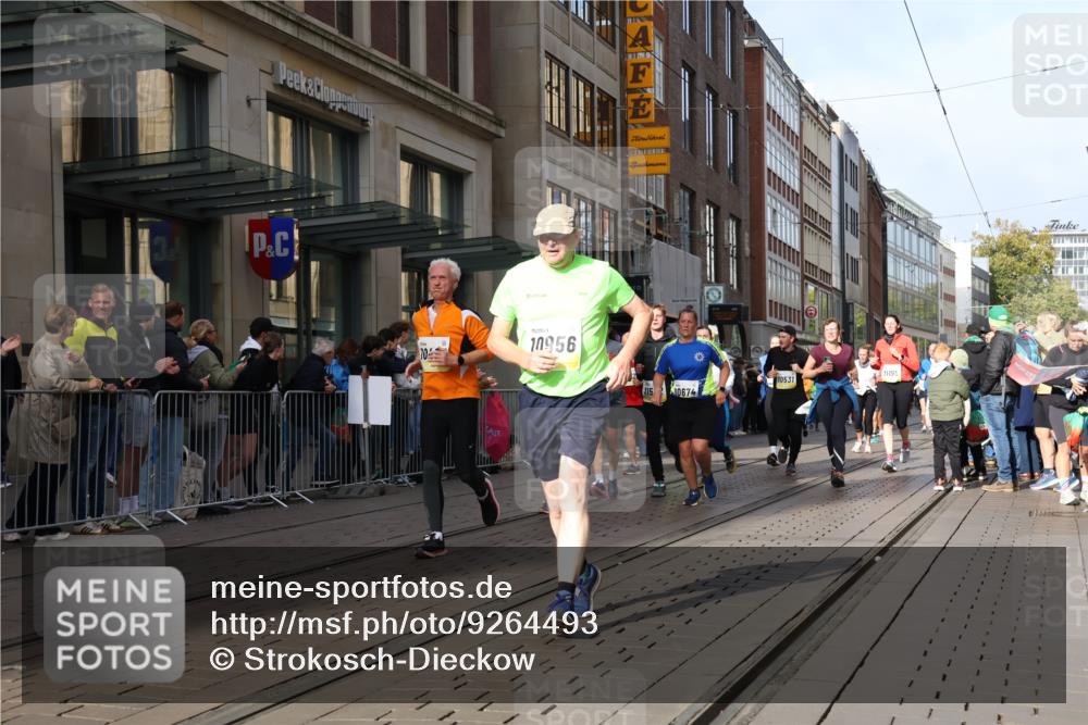 05.10.2025 - 20. swb-Marathon Bremen Strokosch-Dieckow http://msf.ph/oto/9264493 05.10.2025 11:04:14 Ziel 8111, 9394, 9532, 9610, 9623, 9684, 9750, 9765, 9771, 9812, 9915, 10278, 10422, 10439, 10451, 10483, 10485, 10531, 10532, 10557, 10674, 10678, 10869, 10956, 10964, 11035, 11044, 11196, 11200, 11427, 11542, 11546, 11704, 8111, 9394, 9532, 9610, 9623, 9684, 9750, 9765, 9771, 9812, 9915, 10278, 10422, 10439, 10451, 10483, 10485, 10531, 10532, 10557, 10674, 10678, 10869, 10956, 10964, 11035, 11044, 11196, 11200, 11427, 11542, 11546 meine-sportfotos.de