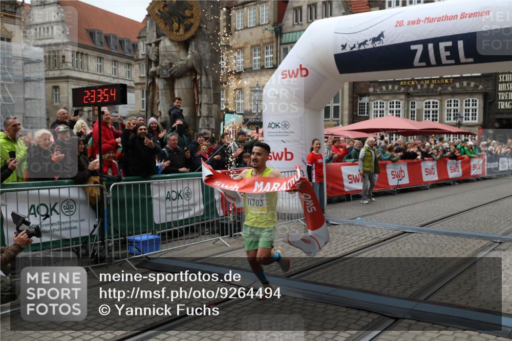 05.10.2025 - 20. swb-Marathon Bremen Yannick Fuchs http://msf.ph/oto/9264494 05.10.2025 12:04:44 Ziel 11703 meine-sportfotos.de
