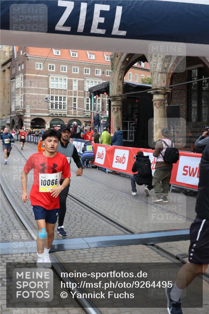 05.10.2025 - 20. swb-Marathon Bremen Yannick Fuchs http://msf.ph/oto/9264495 05.10.2025 10:50:35 Ziel 8866, 9337, 9740, 10066, 10199, 10537, 10638, 10923, 11022, 11239, 11241, 11254, 11298, 11344, 11460, 11531, 11660, 11740 meine-sportfotos.de