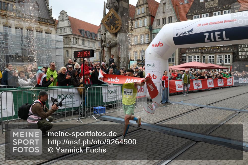 05.10.2025 - 20. swb-Marathon Bremen Yannick Fuchs http://msf.ph/oto/9264500 05.10.2025 12:04:44 Ziel 11703 meine-sportfotos.de
