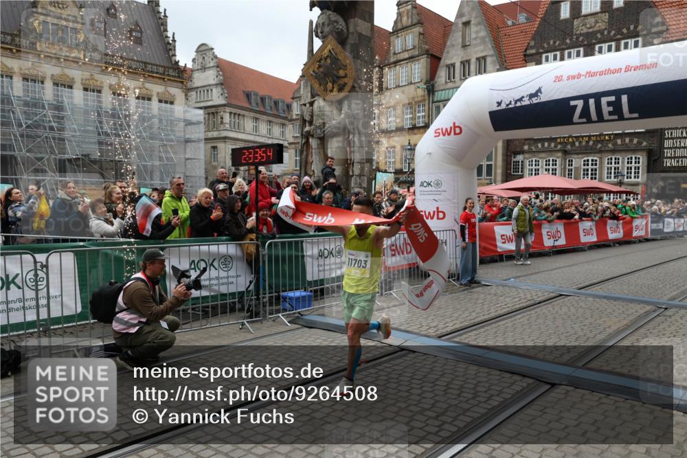 05.10.2025 - 20. swb-Marathon Bremen Yannick Fuchs http://msf.ph/oto/9264508 05.10.2025 12:04:44 Ziel 11703 meine-sportfotos.de