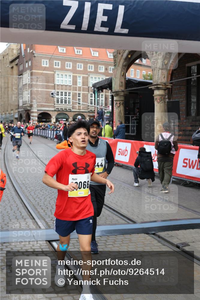 05.10.2025 - 20. swb-Marathon Bremen Yannick Fuchs http://msf.ph/oto/9264514 05.10.2025 10:50:35 Ziel 8866, 9337, 9740, 10066, 10199, 10537, 10638, 10923, 11022, 11239, 11241, 11254, 11298, 11344, 11460, 11531, 11660, 11740 meine-sportfotos.de