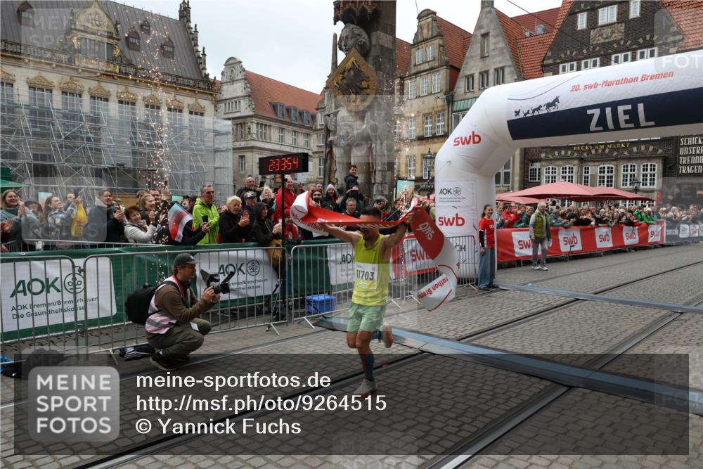 05.10.2025 - 20. swb-Marathon Bremen Yannick Fuchs http://msf.ph/oto/9264515 05.10.2025 12:04:44 Ziel 11703 meine-sportfotos.de