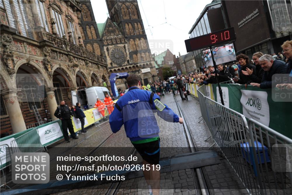 05.10.2025 - 20. swb-Marathon Bremen Yannick Fuchs http://msf.ph/oto/9264519 05.10.2025 15:25:05 Ziel 1145 meine-sportfotos.de