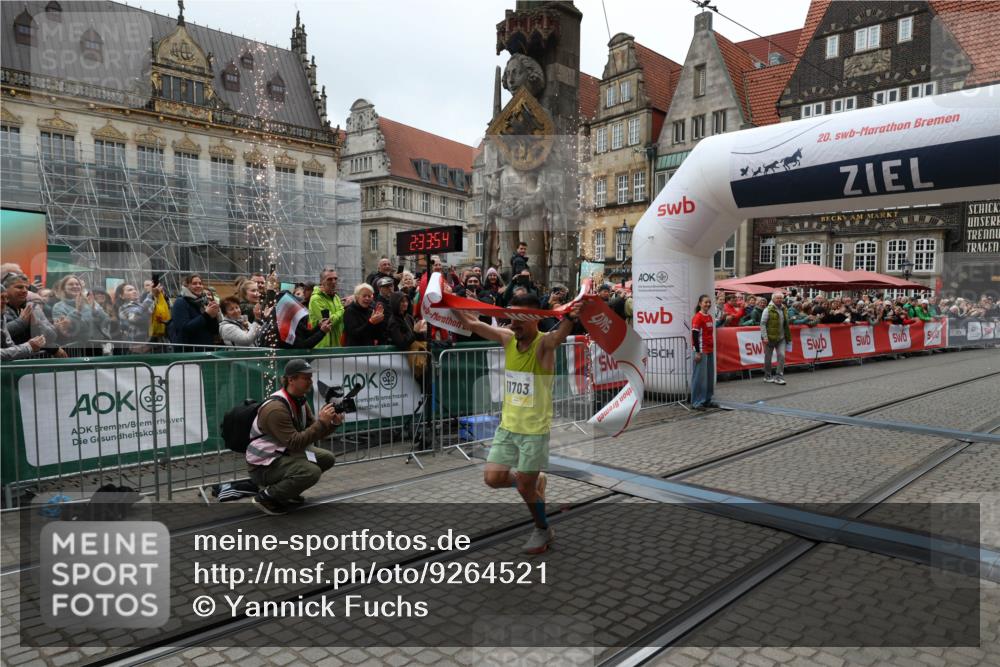 05.10.2025 - 20. swb-Marathon Bremen Yannick Fuchs http://msf.ph/oto/9264521 05.10.2025 12:04:44 Ziel 11703 meine-sportfotos.de