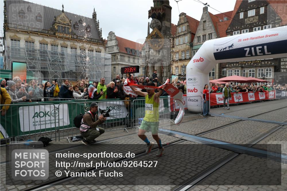 05.10.2025 - 20. swb-Marathon Bremen Yannick Fuchs http://msf.ph/oto/9264527 05.10.2025 12:04:44 Ziel 11703 meine-sportfotos.de